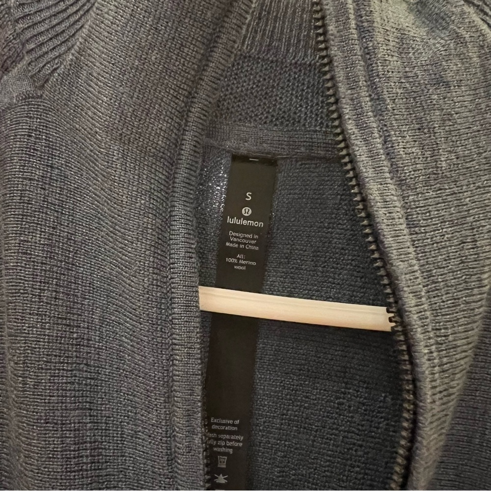 Lululemon alpine air 1/2 zip - Picture 4 of 9